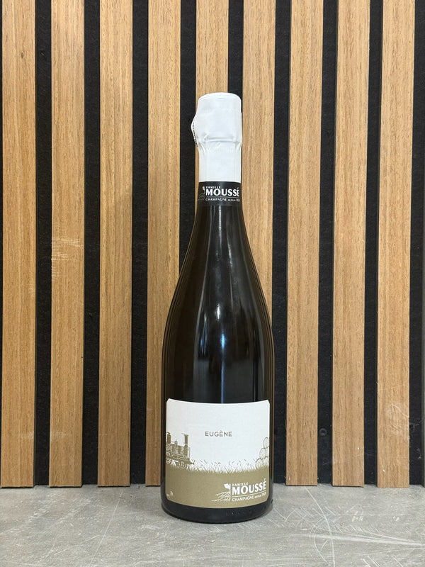 Fasmille Moussé Eugene - Bottle Hero