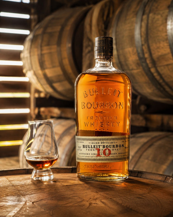 Bulleit Frontier Whiskey, Bulleit Bourbon 10 years  45,6% - Bottle Hero