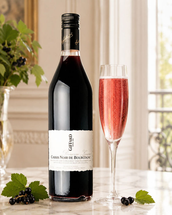 Giffard Cassis Nois de Bourgogne Premium Likør - Bottle Hero