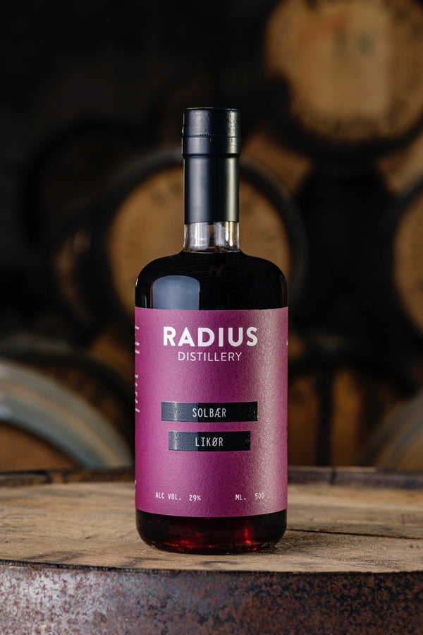 Radius Solbærlikør - bottlehero.dk
